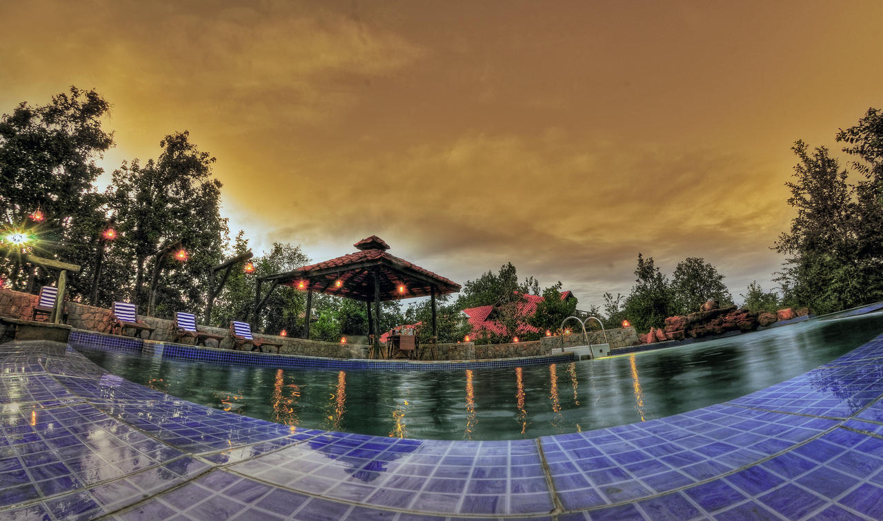 Mandlā Kanha Earth Lodge מראה חיצוני תמונה